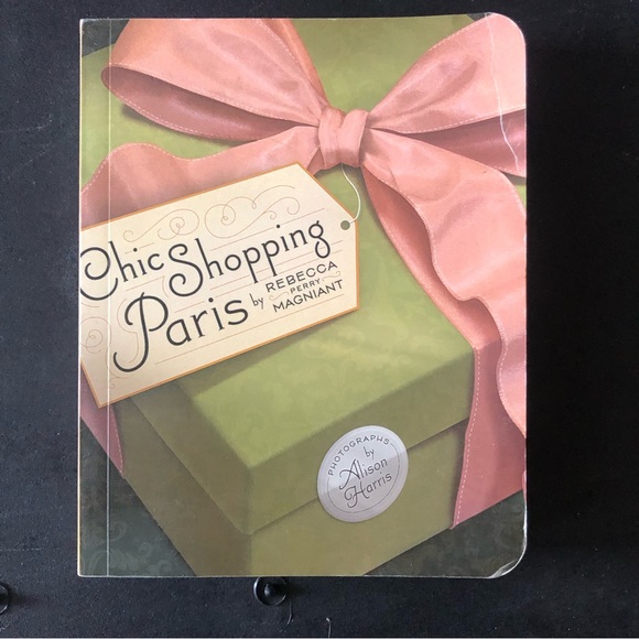 Chic Shopping In Paris . A definitive guide to shopping around the city of love - Picture 1 of 7